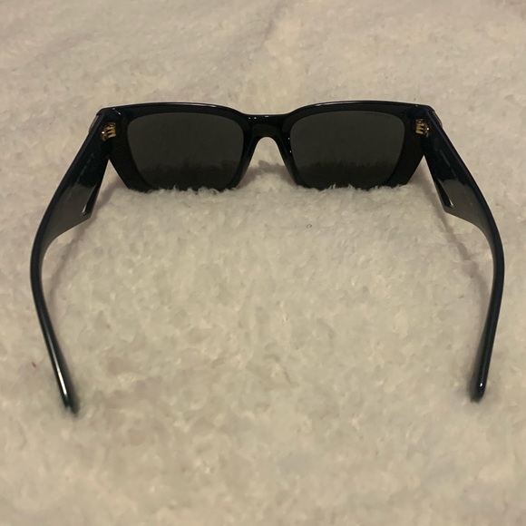 NWT Burberry Sunglasses - Picture 3 of 5